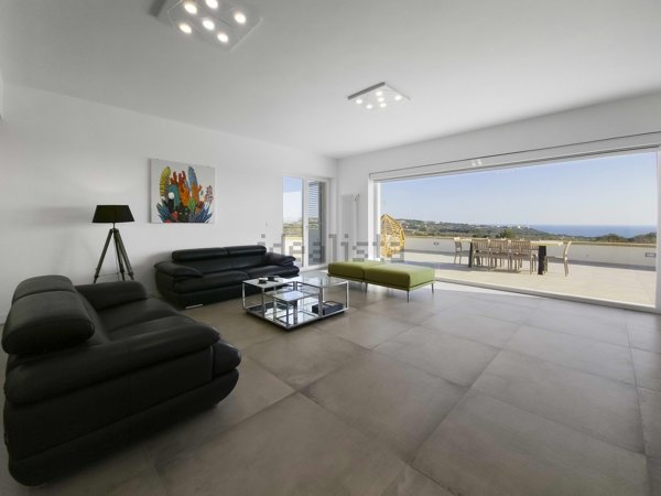 casa indipendente in vendita a Castrignano del Capo in zona Salignano