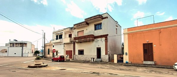 casa indipendente in vendita a Castrignano del Capo in zona Giuliano di Lecce