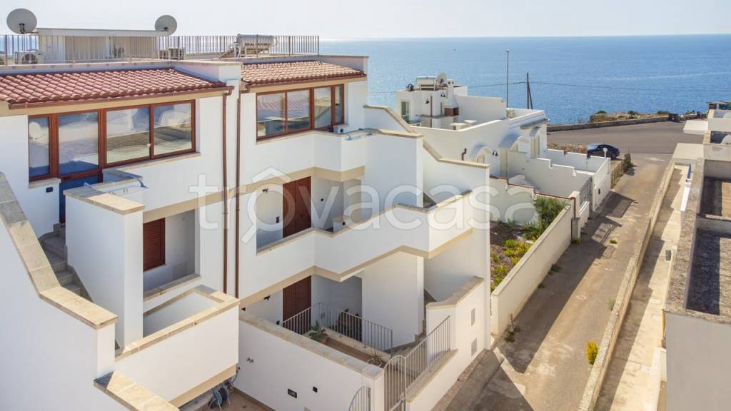 appartamento in vendita a Castrignano del Capo in zona Santa Maria di Leuca