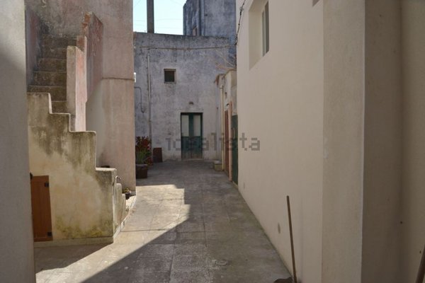 casa indipendente in vendita a Castrignano del Capo in zona Salignano