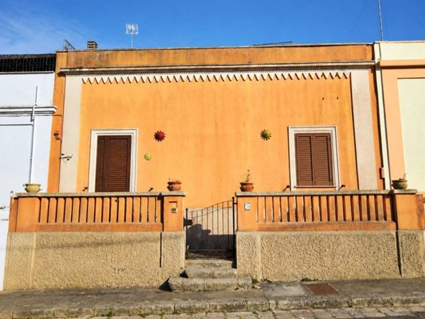 casa indipendente in vendita a Castrignano del Capo in zona Santa Maria di Leuca