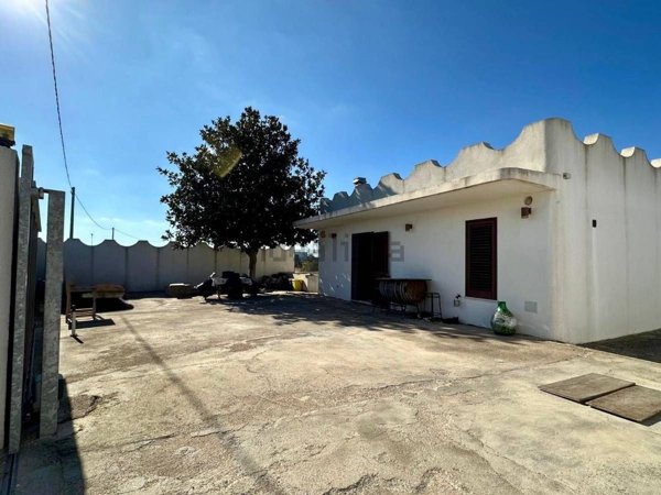 casa indipendente in vendita a Castrignano del Capo