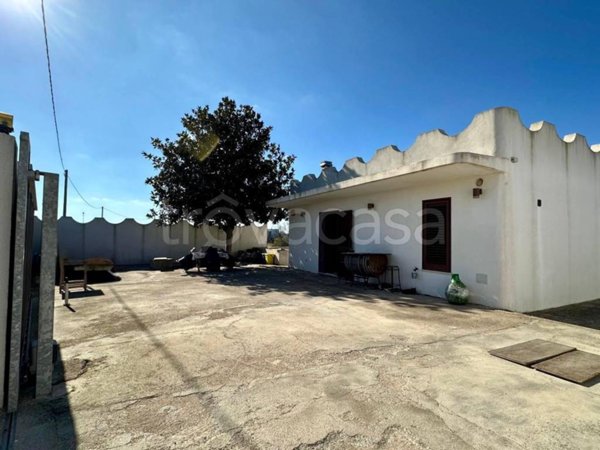 casa indipendente in vendita a Castrignano del Capo in zona Salignano
