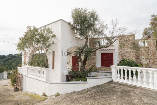casa indipendente in vendita a Castrignano del Capo in zona Santa Maria di Leuca