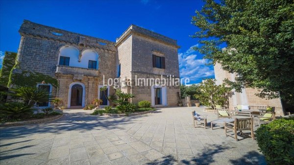 casa indipendente in vendita a Castrignano del Capo in zona Santa Maria di Leuca