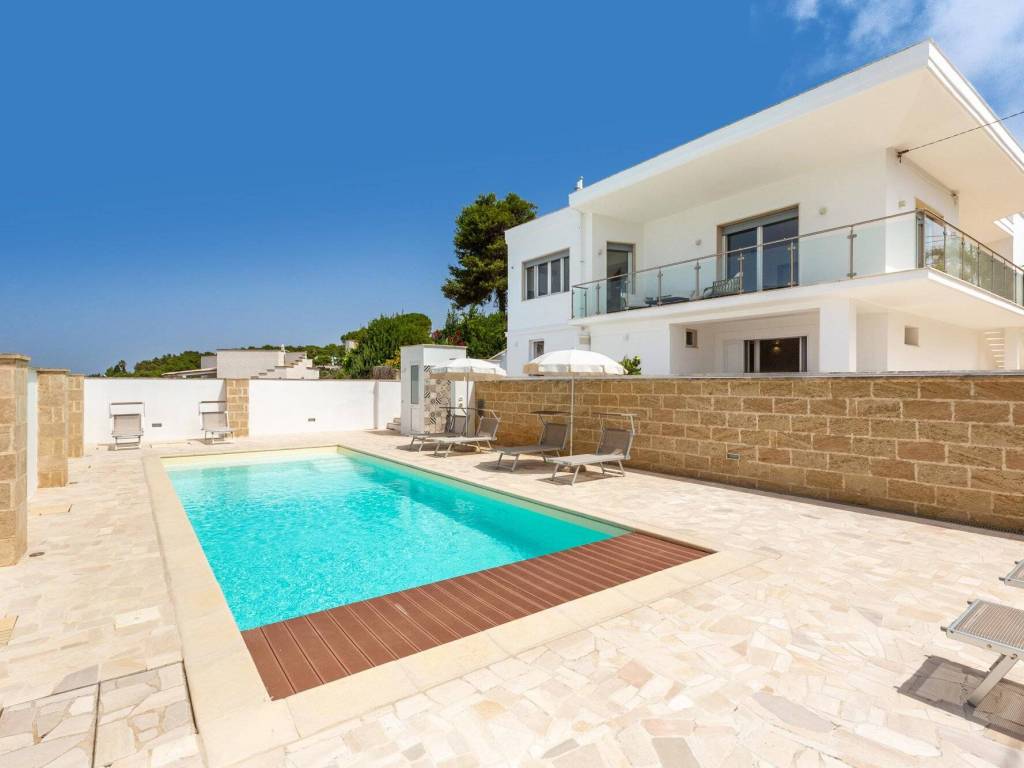 casa indipendente in vendita a Castrignano del Capo in zona Santa Maria di Leuca