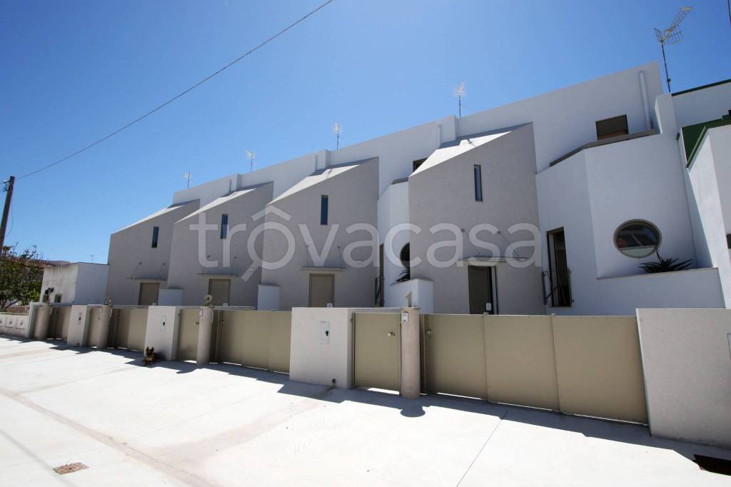 casa indipendente in vendita a Castrignano del Capo in zona Santa Maria di Leuca