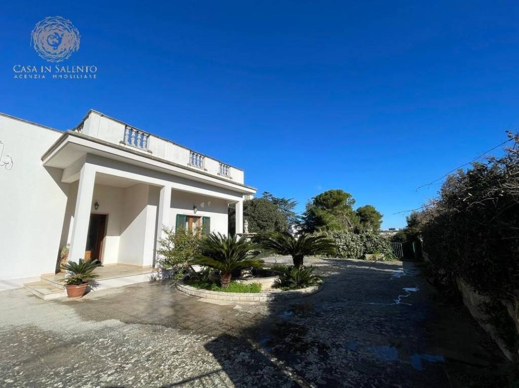 casa indipendente in vendita a Castrignano del Capo in zona Salignano
