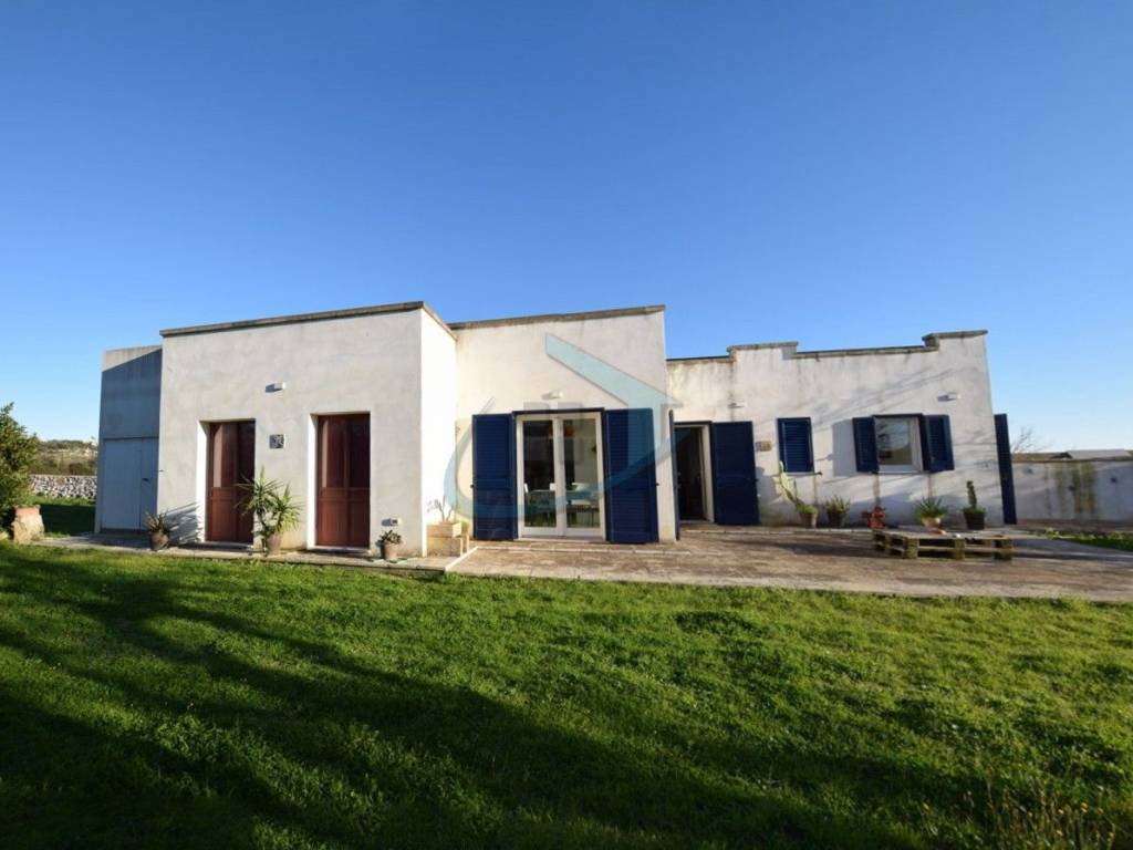 casa indipendente in vendita a Castrignano del Capo in zona Santa Maria di Leuca