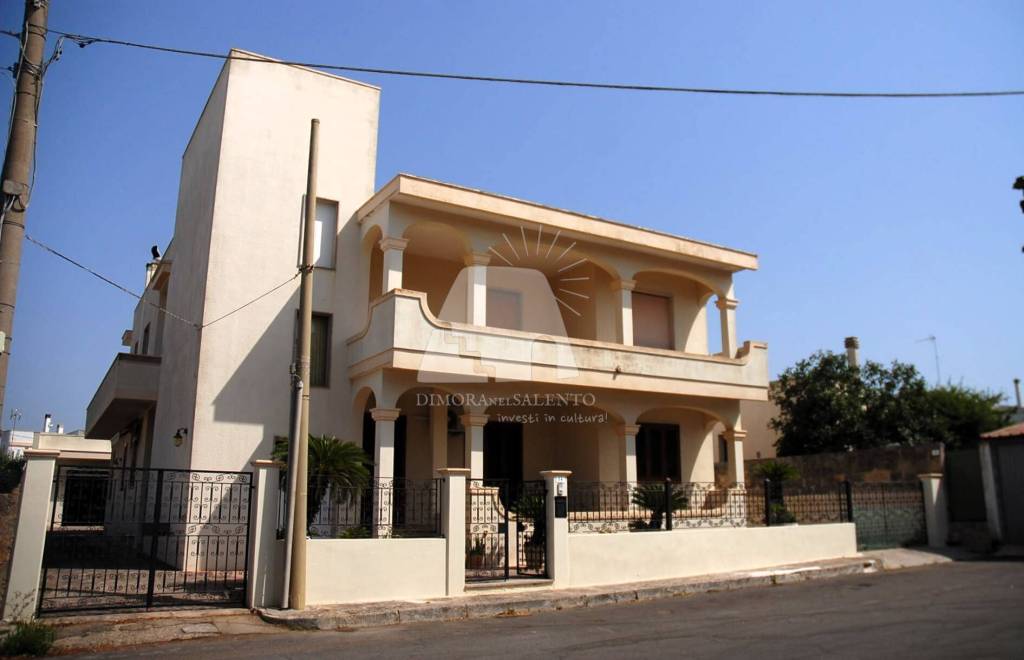 casa indipendente in vendita a Castrignano del Capo in zona Salignano