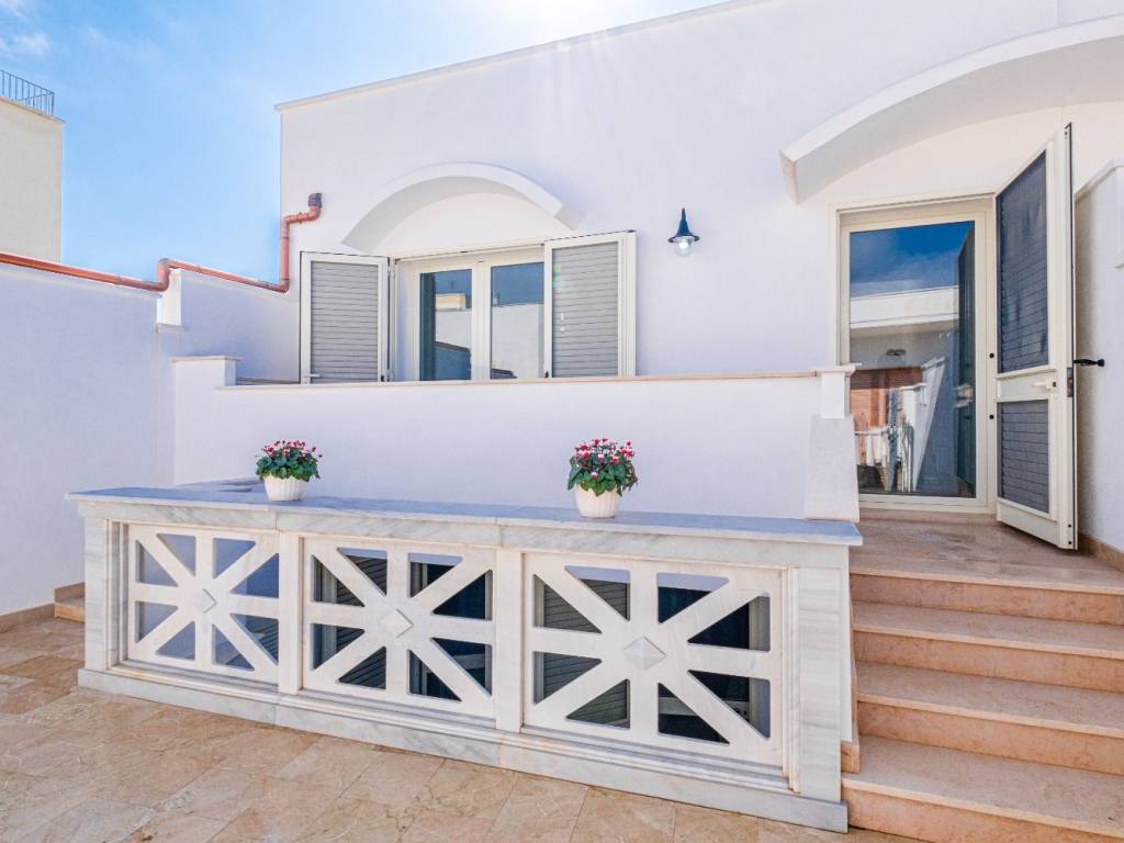 casa indipendente in vendita a Castrignano del Capo in zona Santa Maria di Leuca