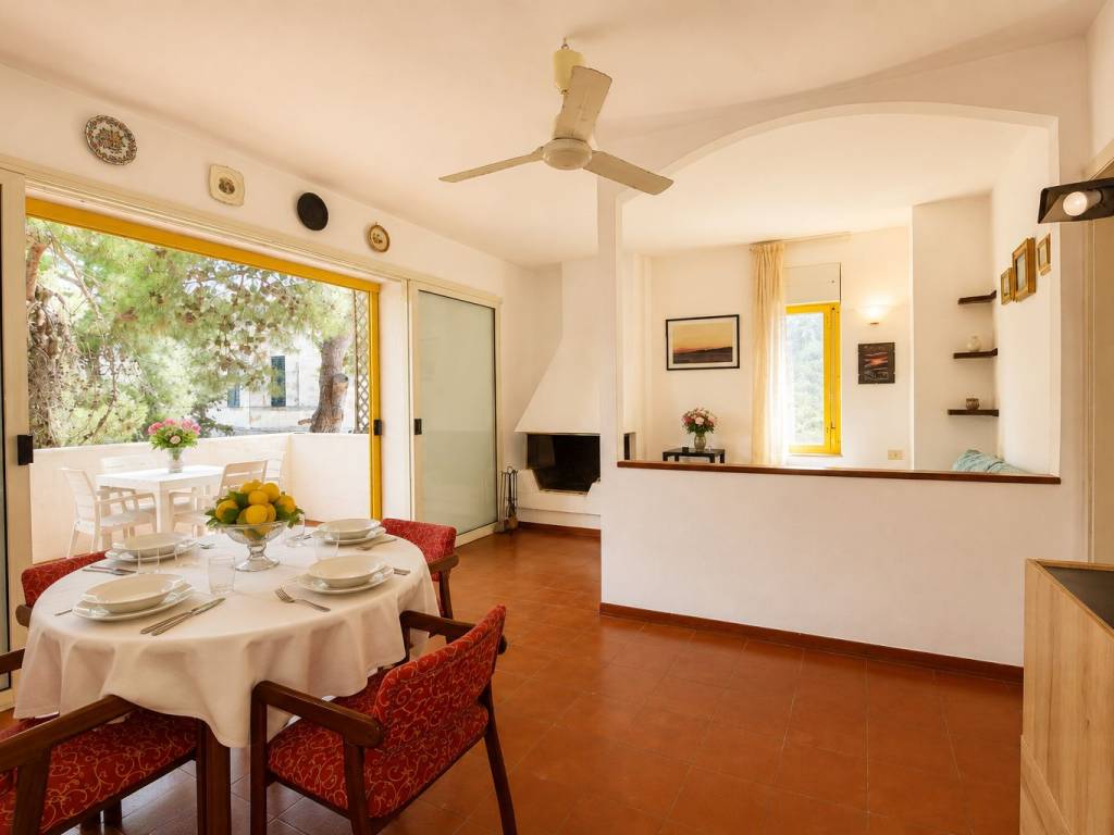 appartamento in vendita a Castrignano del Capo in zona Santa Maria di Leuca