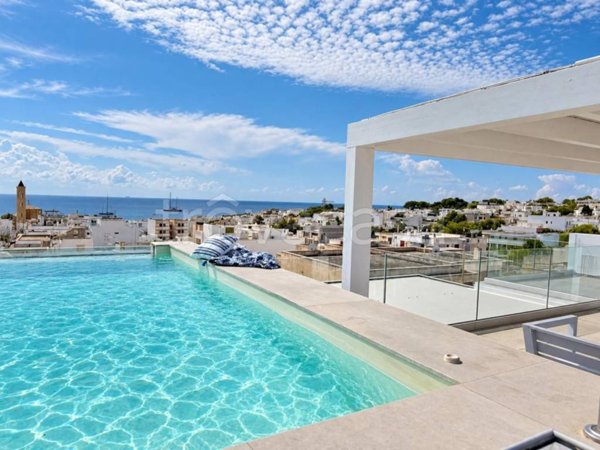 appartamento in vendita a Castrignano del Capo in zona Santa Maria di Leuca