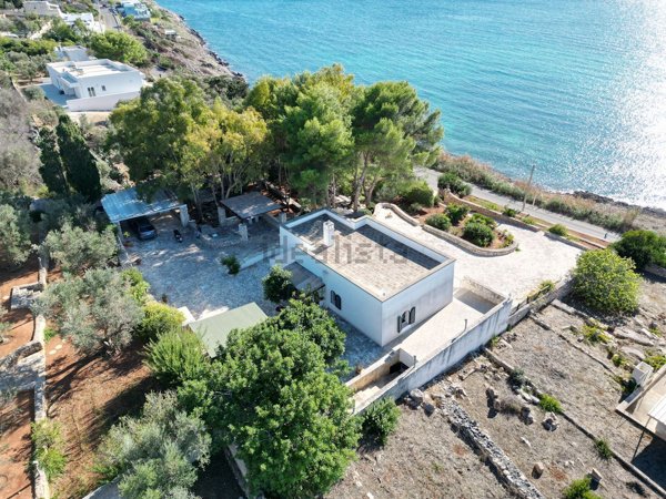 casa indipendente in vendita a Castrignano del Capo