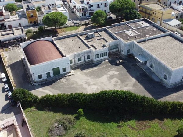 locale commerciale in vendita a Cavallino