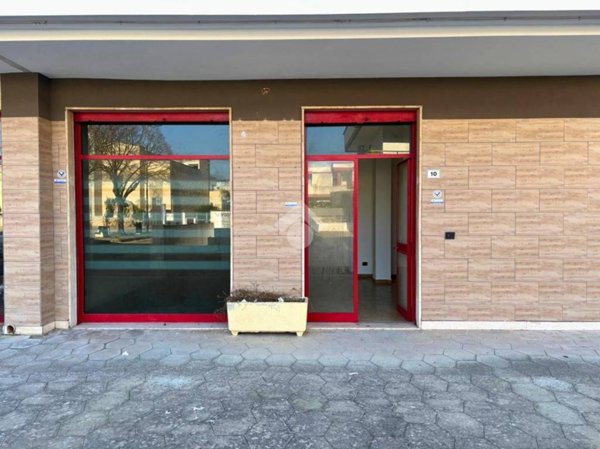 negozio in vendita a Cavallino