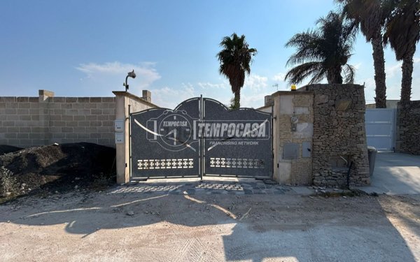 casa indipendente in vendita a Cavallino