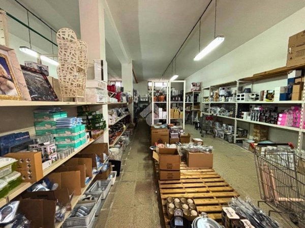 locale commerciale in vendita a Cavallino