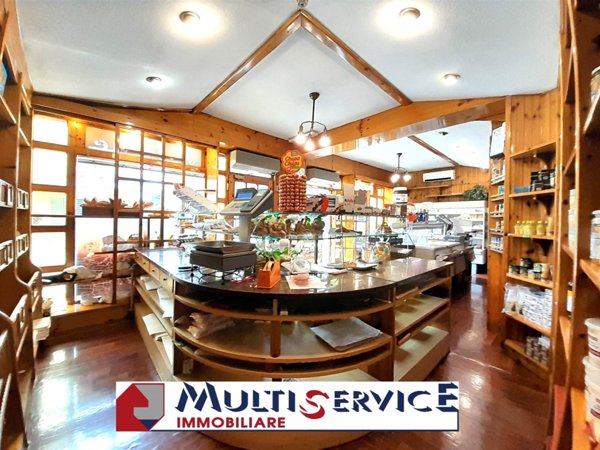 negozio in vendita a Cavallino