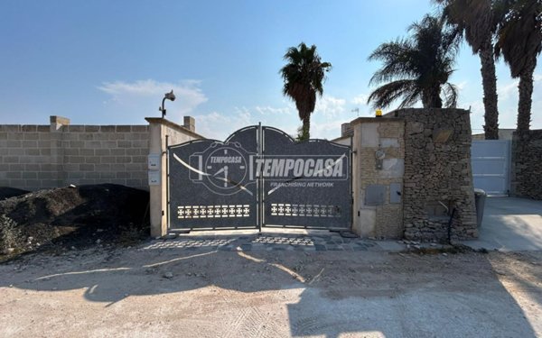 casa indipendente in vendita a Cavallino