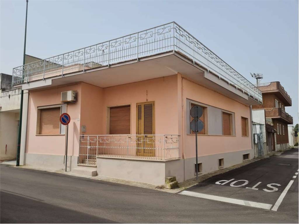casa indipendente in vendita a Collepasso