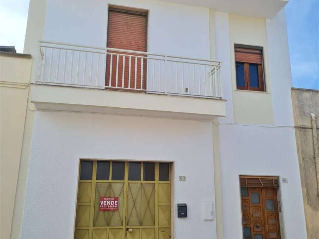 intera palazzina in vendita a Collepasso