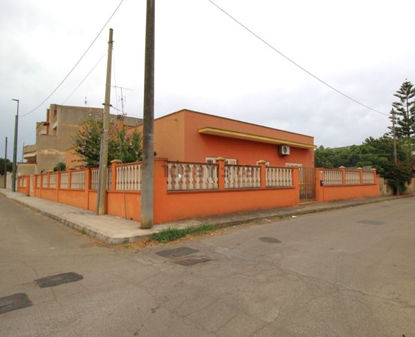 casa indipendente in vendita a Collepasso