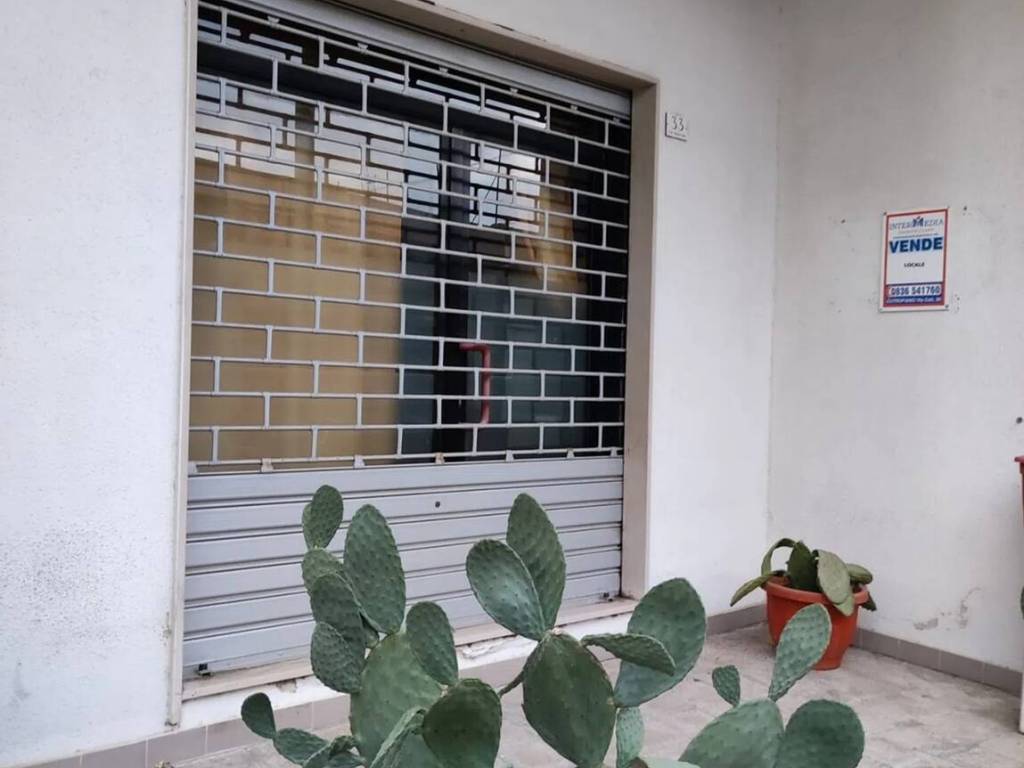 negozio in vendita a Collepasso