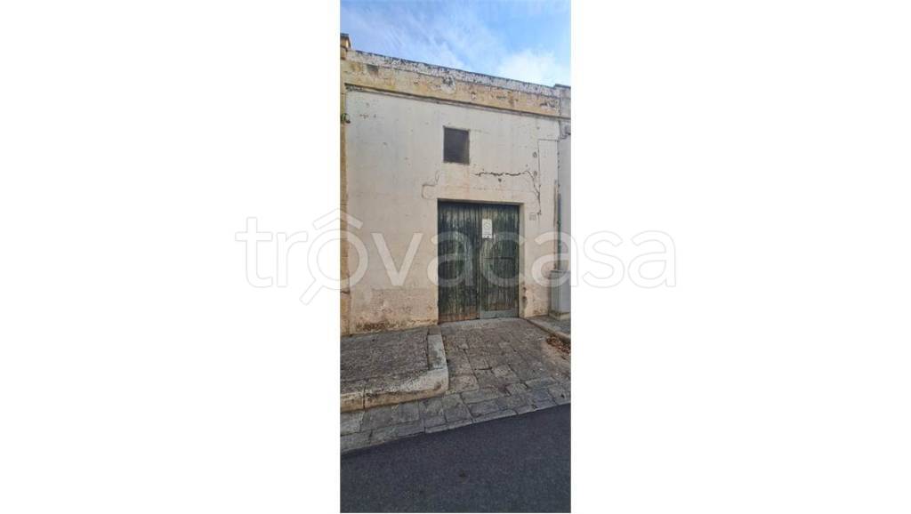 locale commerciale in vendita a Collepasso