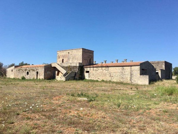 locale di sgombero in vendita a Collepasso