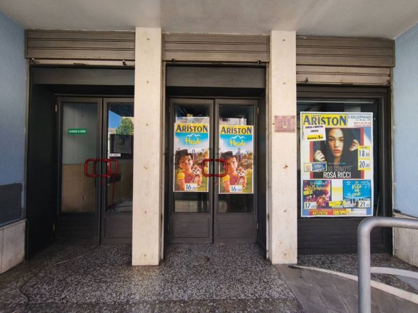 locale commerciale in vendita a Collepasso