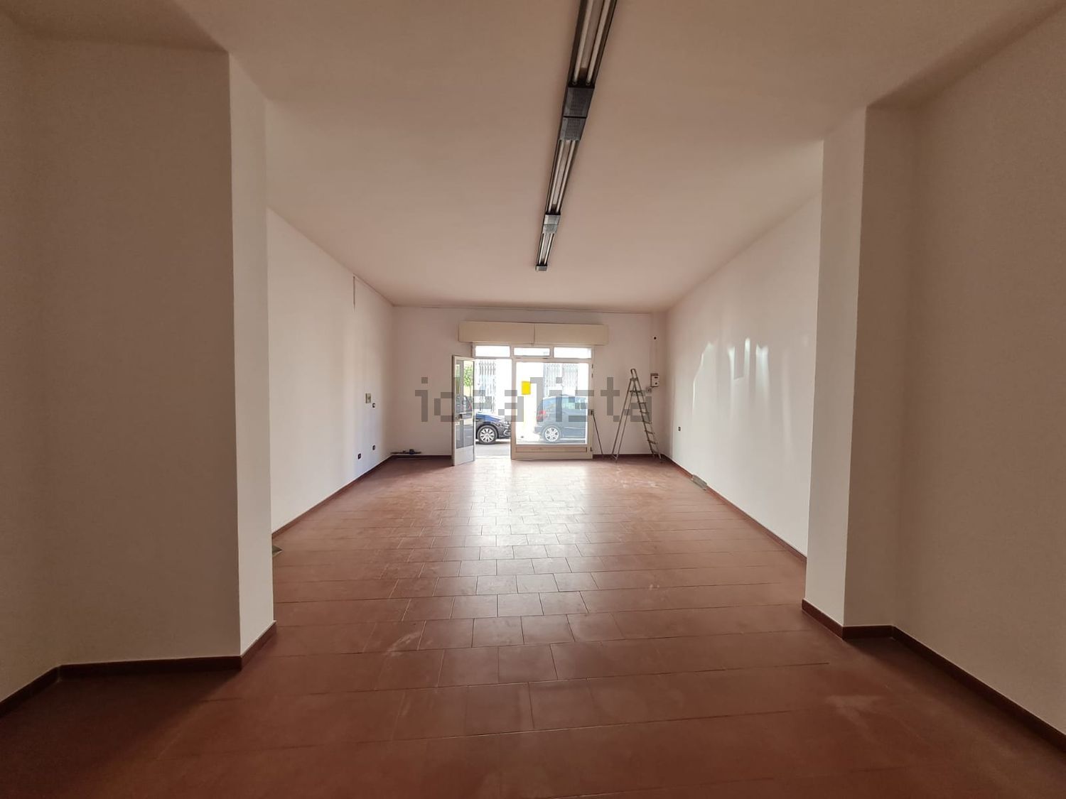 locale commerciale in vendita a Collepasso