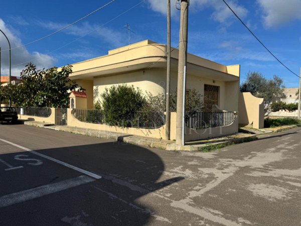 casa indipendente in vendita a Collepasso