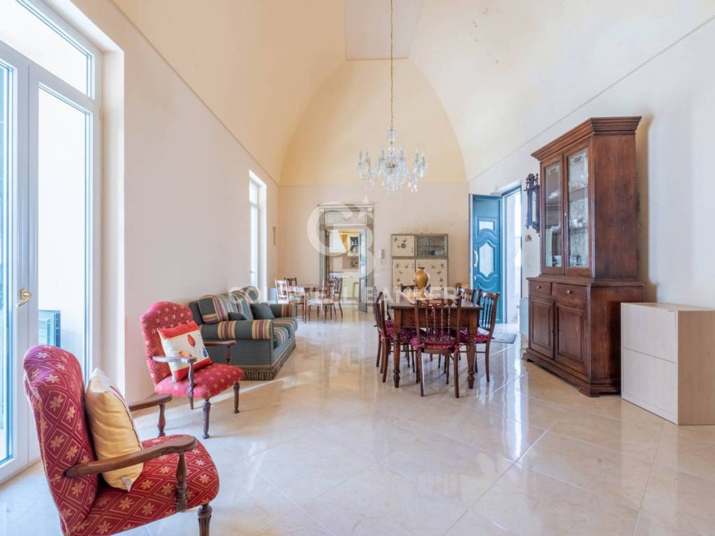 intera palazzina in vendita a Copertino
