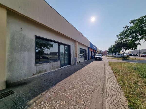 locale commerciale in vendita a Copertino