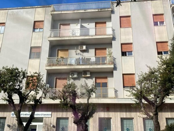 intera palazzina in vendita a Copertino