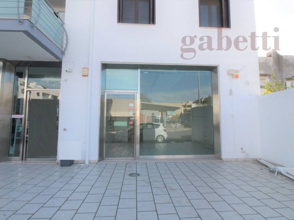 negozio in vendita a Copertino