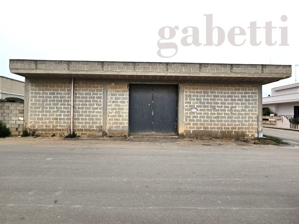 locale commerciale in vendita a Copertino