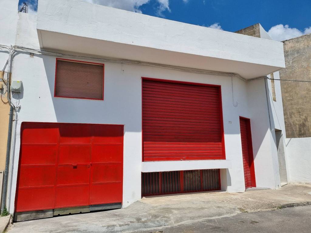 negozio in vendita a Copertino
