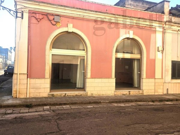 negozio in vendita a Copertino