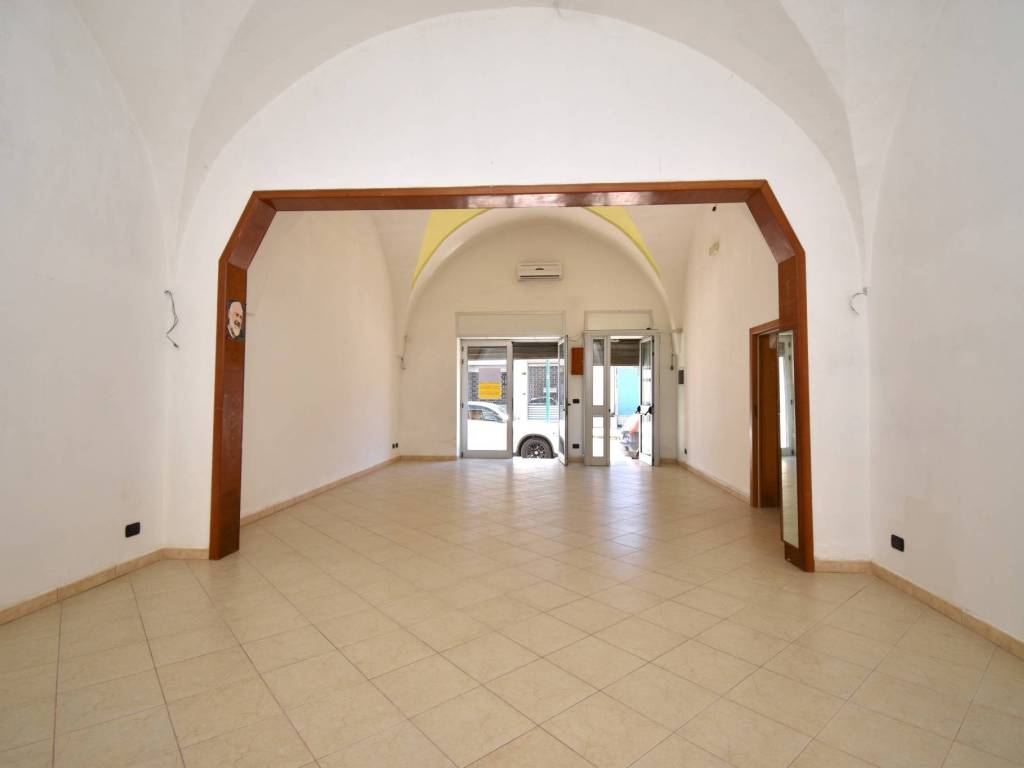 negozio in vendita a Copertino