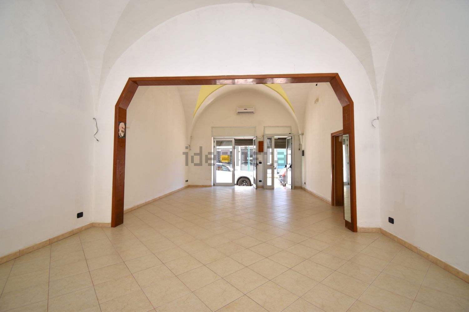 locale commerciale in vendita a Copertino