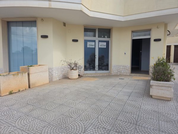 locale commerciale in vendita a Copertino