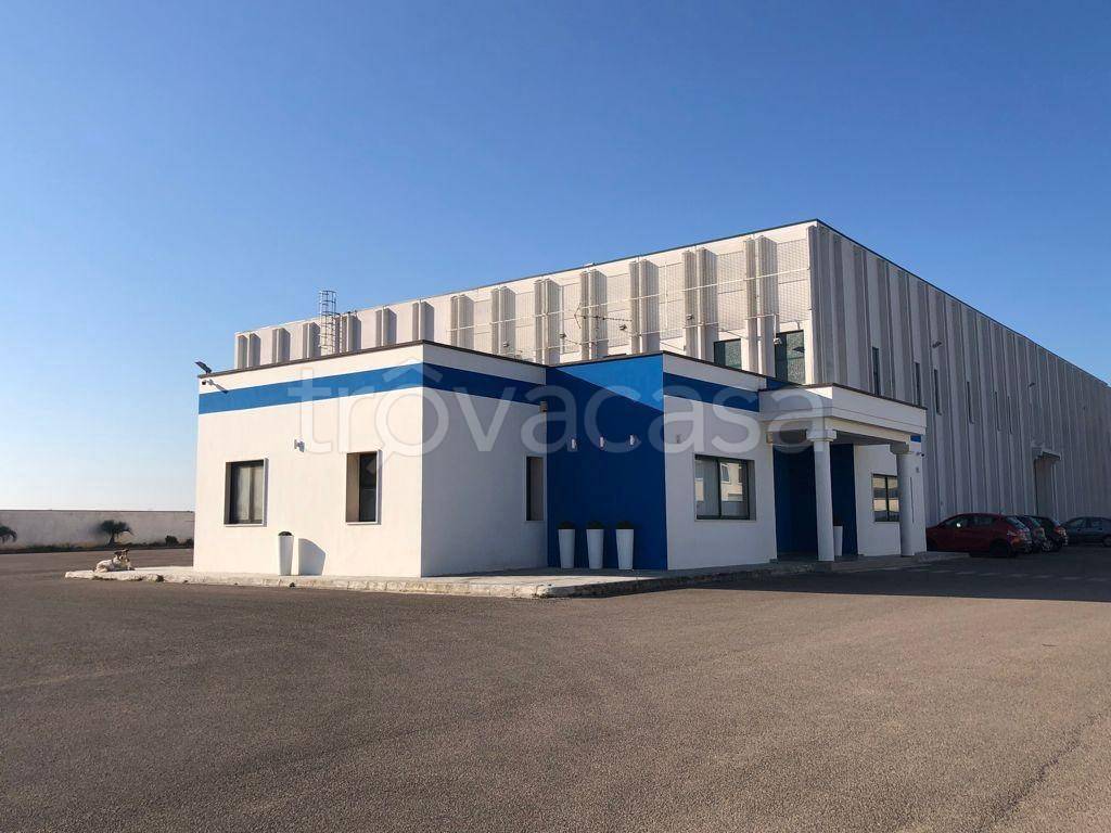 locale commerciale in vendita a Copertino