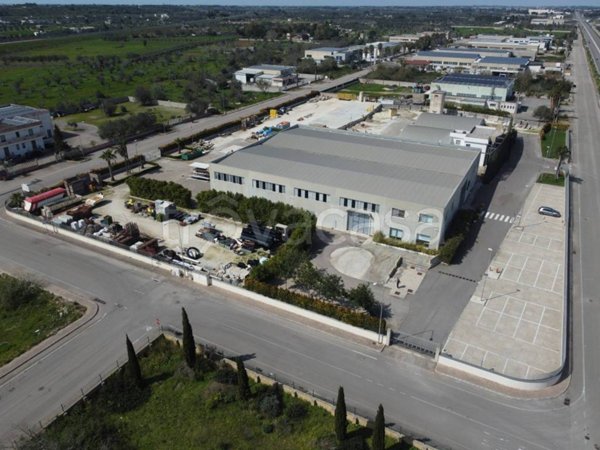 locale commerciale in vendita a Corigliano d'Otranto