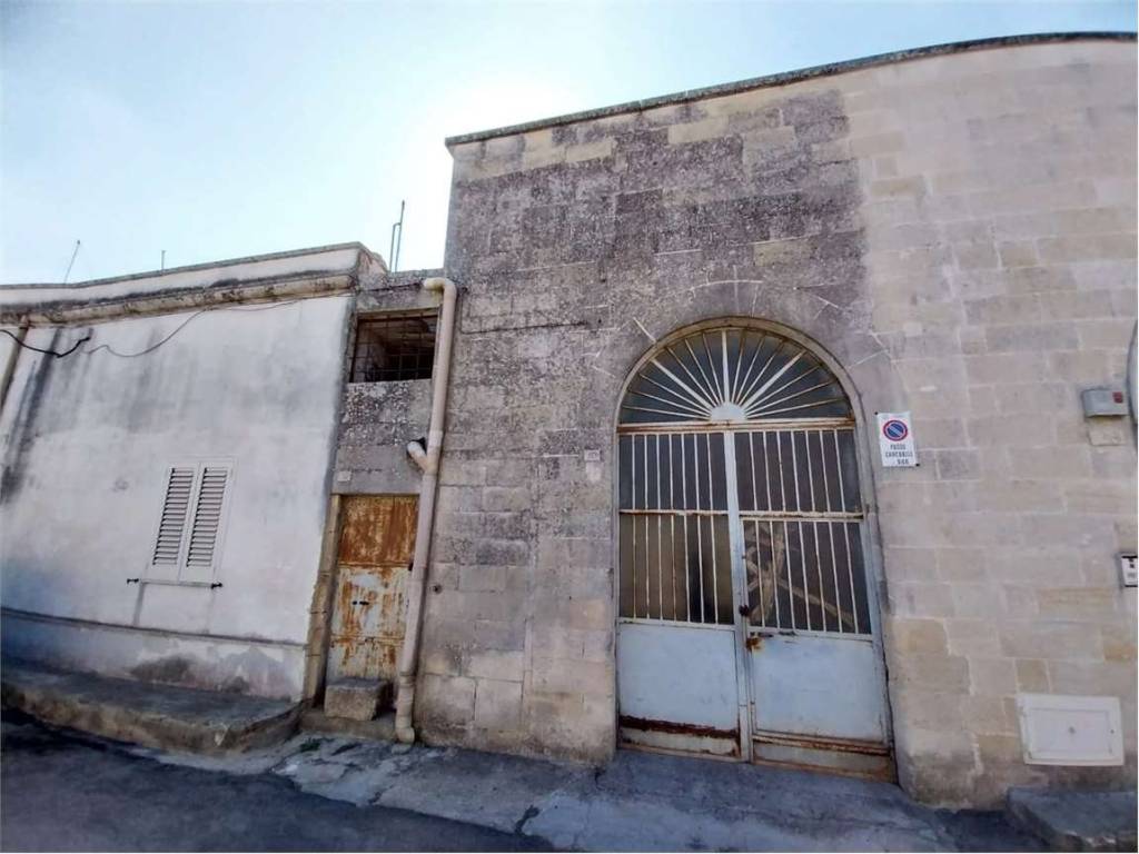 locale commerciale in vendita a Cursi