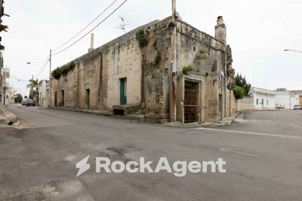 locale commerciale in vendita a Cursi