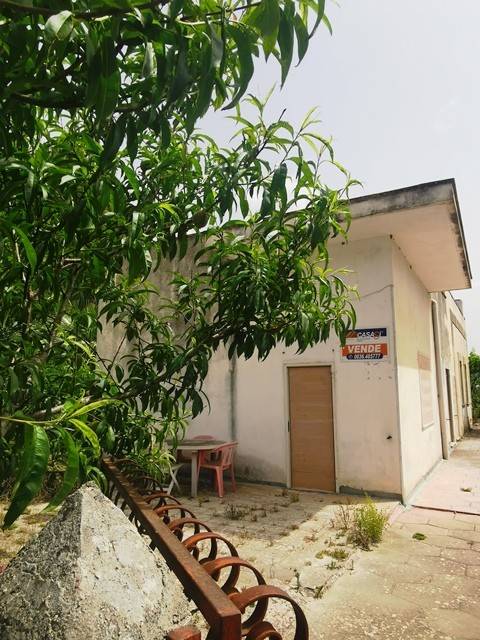casa indipendente in vendita a Cutrofiano