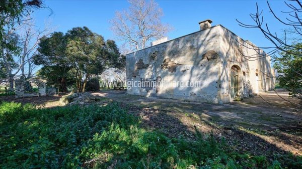 casa indipendente in vendita a Cutrofiano