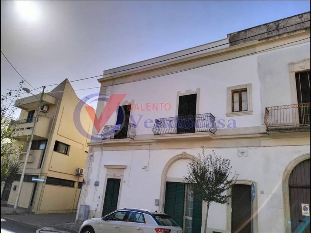 casa indipendente in vendita a Cutrofiano